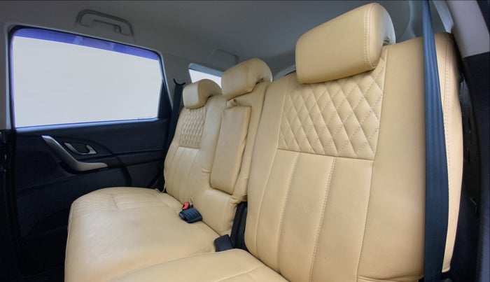 2020 Mahindra XUV500 W7 FWD, Diesel, Manual, 38,625 km, Right Side Rear Door Cabin