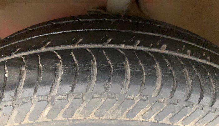 2011 Maruti Swift Dzire VDI, Diesel, Manual, 98,781 km, Left Front Tyre Tread