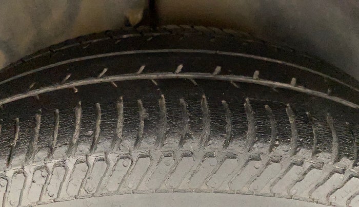 2011 Maruti Swift Dzire VDI, Diesel, Manual, 98,781 km, Right Rear Tyre Tread