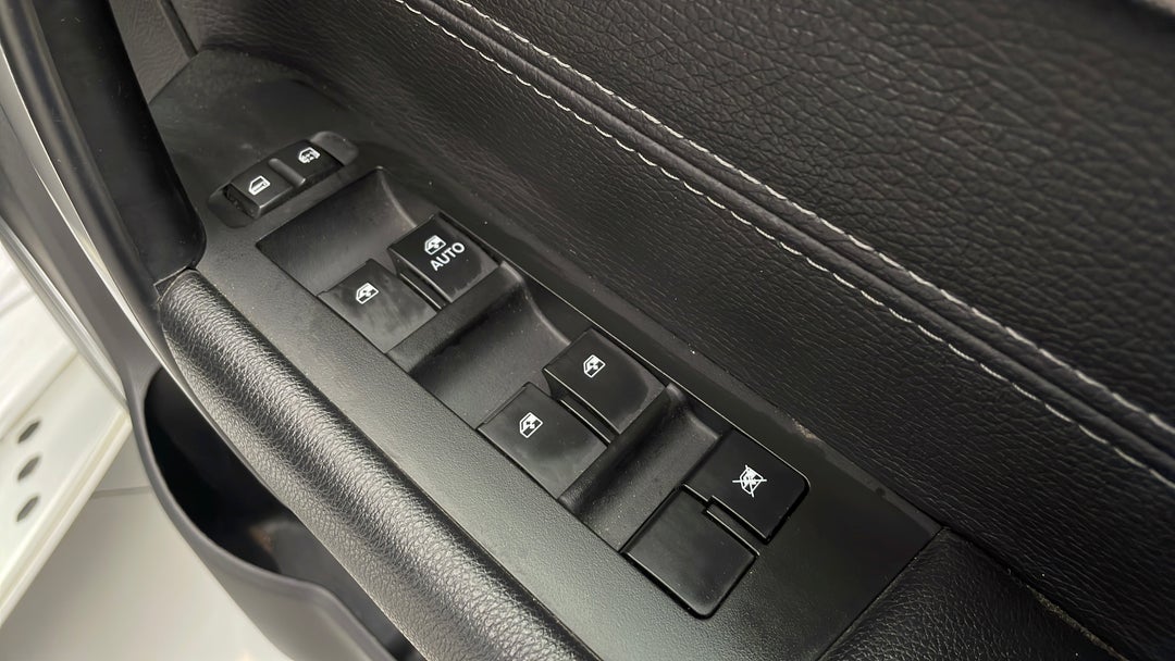 2018 Holden Captiva 7 Ltz (awd), Automatic, 56200 km, Drivers Side Door Panel Controls