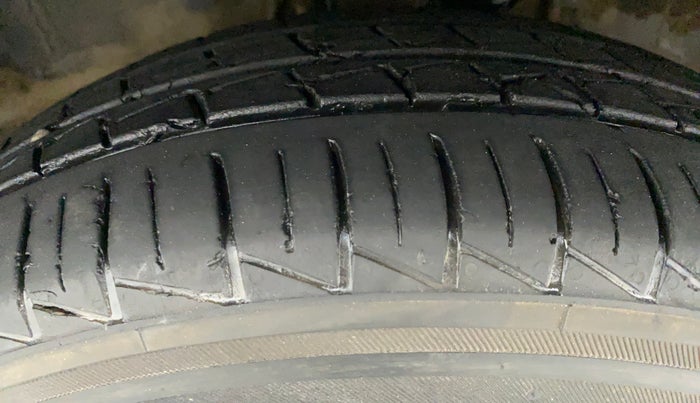 2021 Maruti Alto LXI CNG, CNG, Manual, 9,922 km, Left Front Tyre Tread