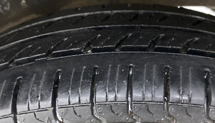 2015 Maruti Wagon R 1.0 LXI CNG, CNG, Manual, 67,853 km, Left Rear Tyre Tread