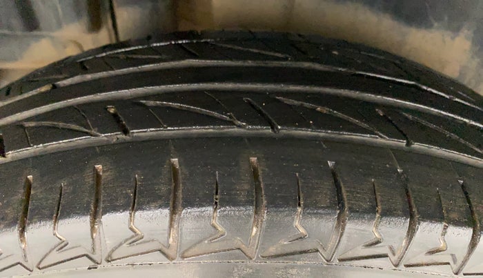 2013 Maruti Swift LXI, Petrol, Manual, 56,511 km, Right Rear Tyre Tread