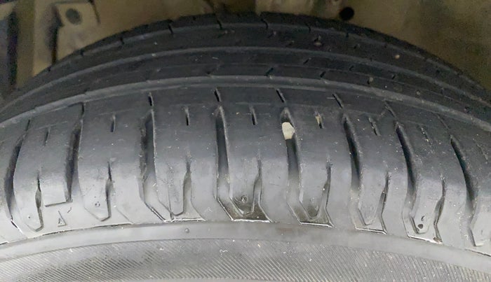 2016 Maruti Swift Dzire ZDI AMT, Diesel, Automatic, 94,069 km, Left Front Tyre Tread