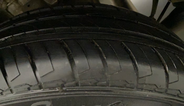 2016 Mahindra Kuv100 K4 PLUS 5 STR, Petrol, Manual, 34,936 km, Left Front Tyre Tread