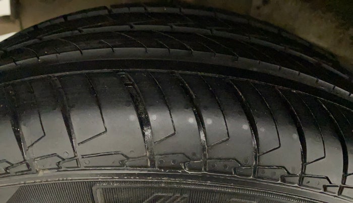 2016 Mahindra Kuv100 K4 PLUS 5 STR, Petrol, Manual, 34,936 km, Left Rear Tyre Tread