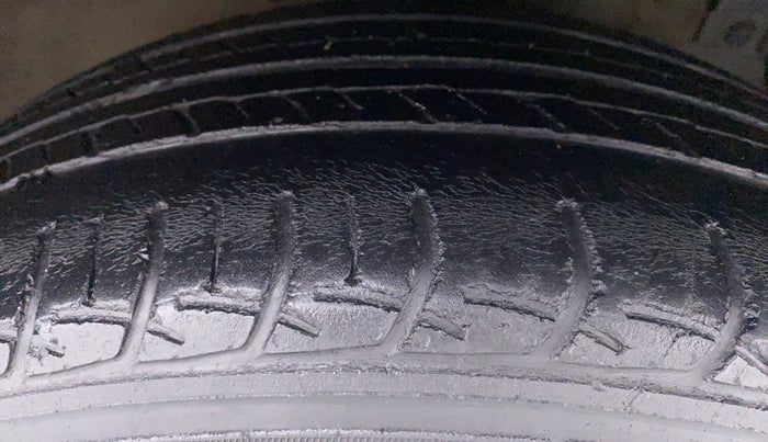 2018 Maruti Ertiga ZDI PLUS SHVS, Diesel, Manual, 68,424 km, Right Front Tyre Tread