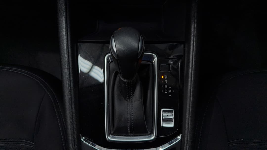 2018 Mazda CX-5 Touring (4x4), Automatic, 68355 km, Gear Lever 