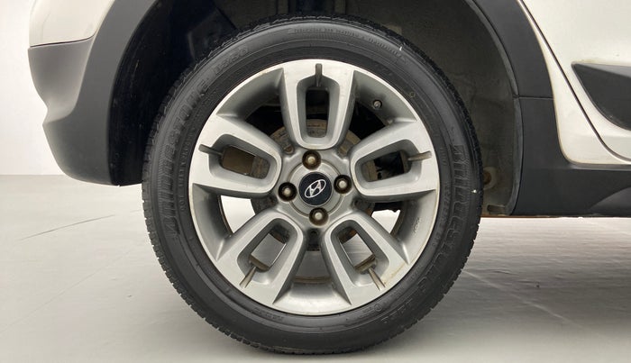 2016 Hyundai i20 Active 1.2 S, Petrol, Manual, 1,36,572 km, Right Rear Wheel