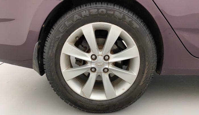 2011 Hyundai Verna FLUIDIC 1.6 VTVT SX, Petrol, Manual, 74,527 km, Right Rear Wheel