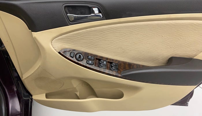 2011 Hyundai Verna FLUIDIC 1.6 VTVT SX, Petrol, Manual, 74,527 km, Driver Side Door Panels Control