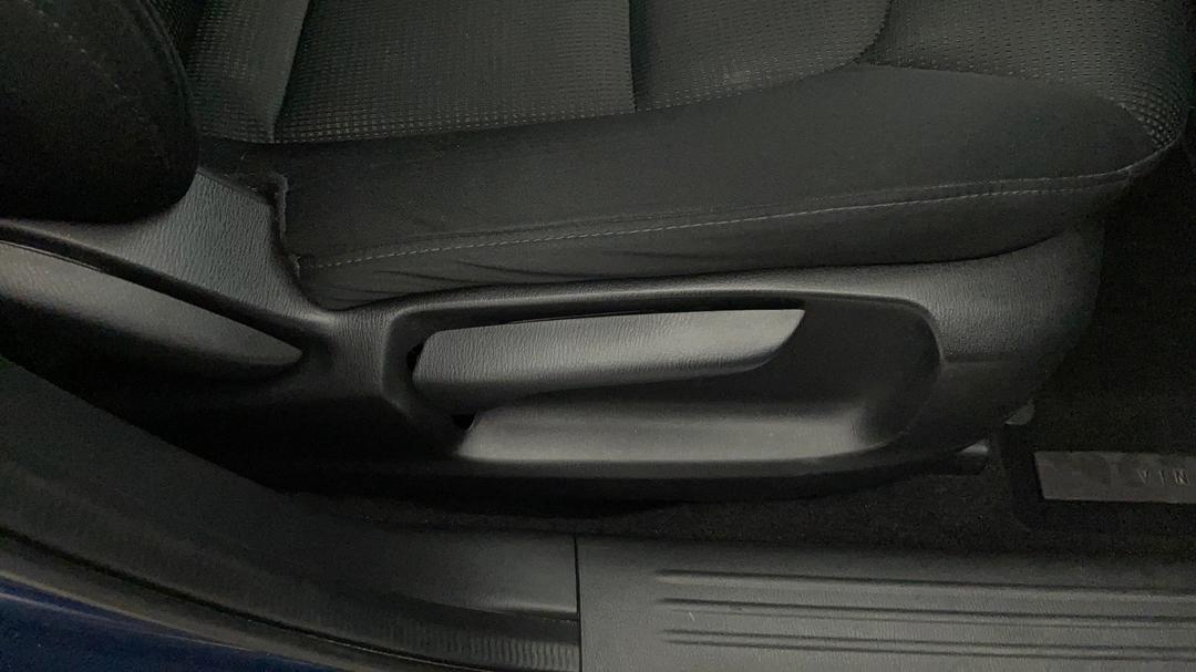 2021 Mazda CX-5 Maxx Sport (fwd), Automatic, 39743 km, Drivers Side Adjustment Panel