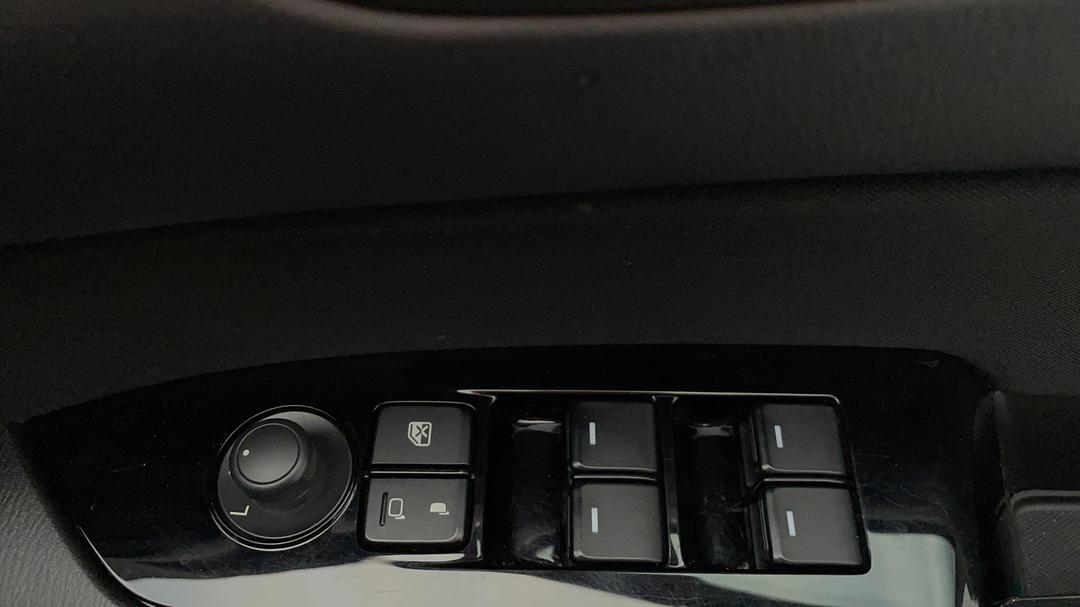 2021 Mazda CX-5 Maxx Sport (fwd), Automatic, 39743 km, Drivers Side Door Panel Controls