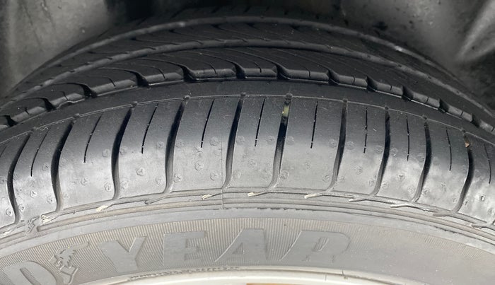 2012 Volkswagen Vento HIGHLINE DIESEL, Diesel, Manual, 54,121 km, Left Rear Tyre Tread