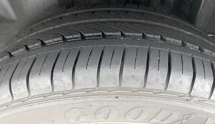 2012 Volkswagen Vento HIGHLINE DIESEL, Diesel, Manual, 54,121 km, Right Rear Tyre Tread