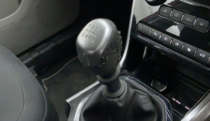 2017 Tata NEXON XZ+ 1.2, Petrol, Manual, 12,429 km, Gear lever - Knob cover torn