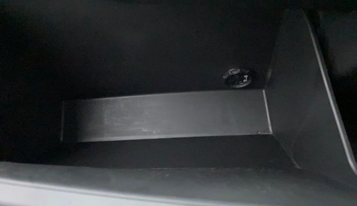 2014 Hyundai Grand i10 ASTA AT 1.2 KAPPA VTVT, Petrol, Automatic, 33,131 km, Cooled Glove Box