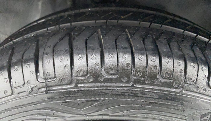 2013 Maruti Alto K10 VXI P, Petrol, Manual, 16,372 km, Right Front Tyre Tread