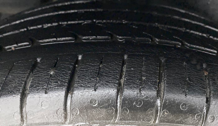 2018 Maruti Ciaz ALPHA 1.5 MT VTVT SHVS, Petrol, Manual, 36,399 km, Right Rear Tyre Tread