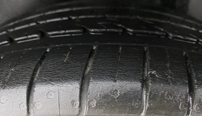 2018 Maruti Ciaz ALPHA 1.5 MT VTVT SHVS, Petrol, Manual, 36,399 km, Left Rear Tyre Tread