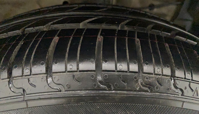 2016 Maruti Ertiga VXI CNG, CNG, Manual, 81,752 km, Left Rear Tyre Tread