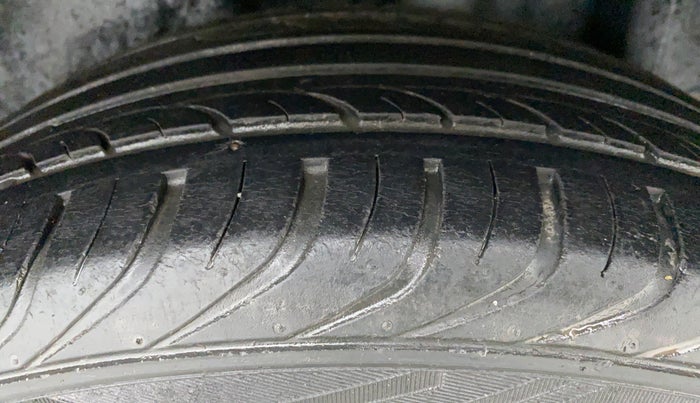 2015 Skoda Rapid ELEGANCE 1.6 MPFI AT, Petrol, Automatic, 30,141 km, Left Rear Tyre Tread