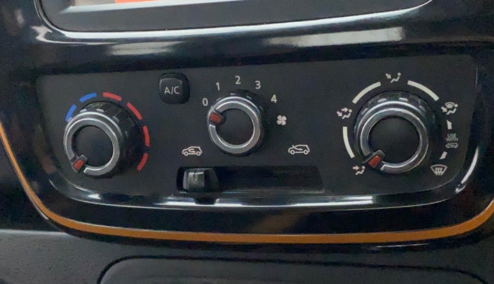 2017 Renault Kwid CLIMBER 1.0 AMT, Petrol, Automatic, 33,423 km, Dashboard - Air Re-circulation knob is not working