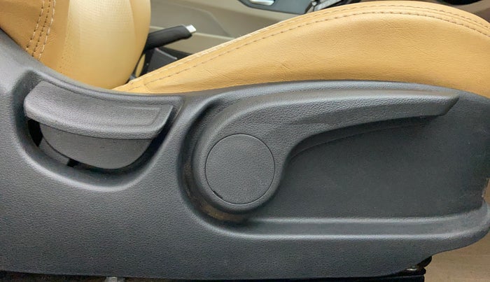 2018 Hyundai Verna 1.6 CRDI SX + AT, Diesel, Automatic, 83,679 km, Driver Side Adjustment Panel