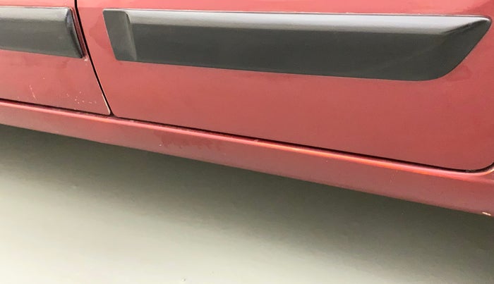 2010 Maruti Wagon R 1.0 VXI, Petrol, Manual, 80,969 km, Left running board - Paint is slightly faded