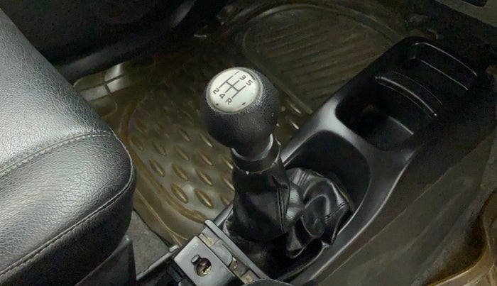 2010 Maruti Wagon R 1.0 VXI, Petrol, Manual, 80,969 km, Gear lever - Boot cover slightly torn