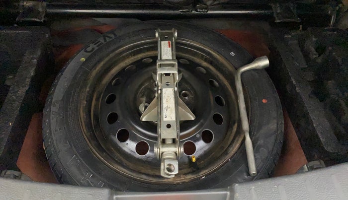 2010 Maruti Wagon R 1.0 VXI, Petrol, Manual, 80,969 km, Dicky (Boot door) - Tool missing
