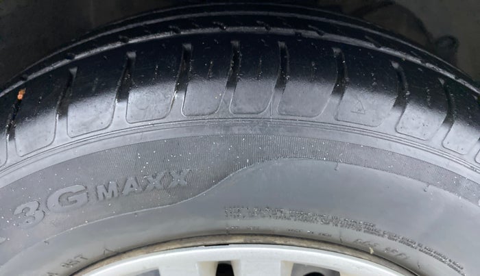 2018 Maruti Dzire VXI, Petrol, Manual, 50,336 km, Right Front Tyre Tread