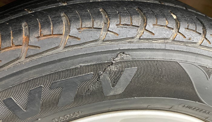 2016 Maruti Swift Dzire ZXI, Petrol, Manual, 71,629 km, Left front tyre - Minor crack