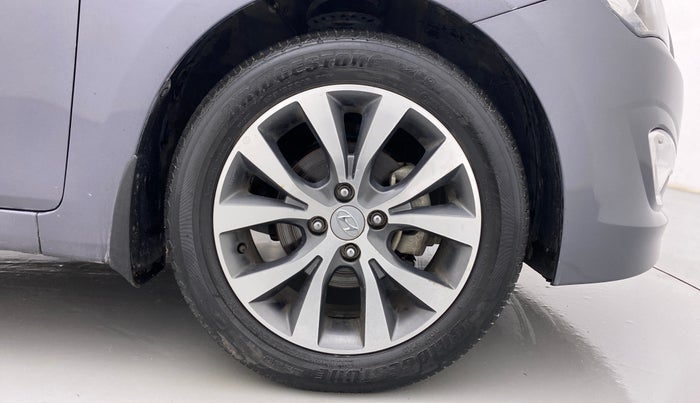 2017 Hyundai Verna 1.6 VTVT SX, Petrol, Manual, 30,817 km, Right Front Wheel