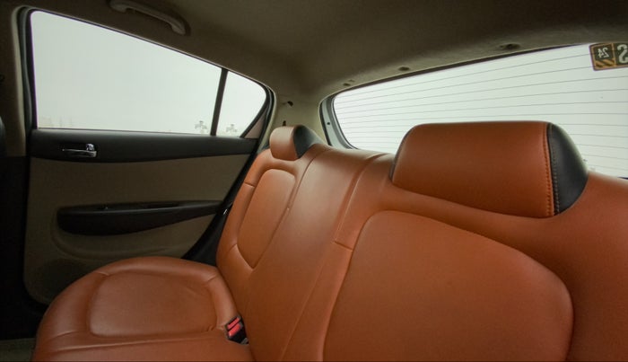 2011 Hyundai i20 MAGNA (O) 1.2, Petrol, Manual, 32,646 km, Right Side Rear Door Cabin
