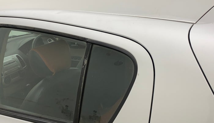 2011 Hyundai i20 MAGNA (O) 1.2, Petrol, Manual, 32,646 km, Left C pillar - Slightly dented