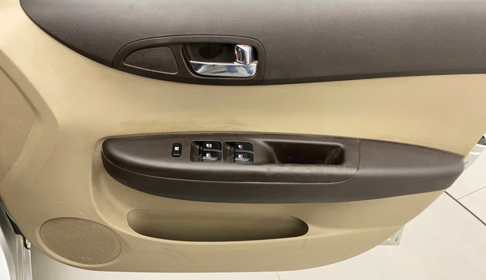 2011 Hyundai i20 MAGNA (O) 1.2, Petrol, Manual, 32,646 km, Driver Side Door Panels Control
