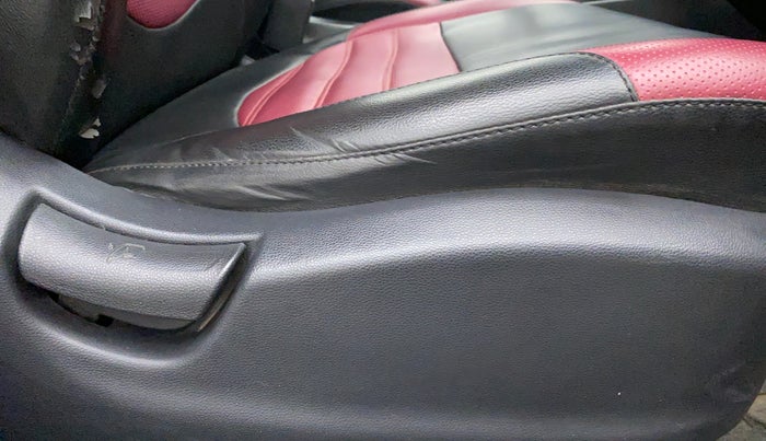 2016 Hyundai Creta 1.6 BASE, Petrol, Manual, 56,501 km, Driver Side Adjustment Panel