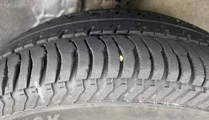 2017 Maruti Alto K10 VXI P, Petrol, Manual, 38,385 km, Right Front Tyre Tread