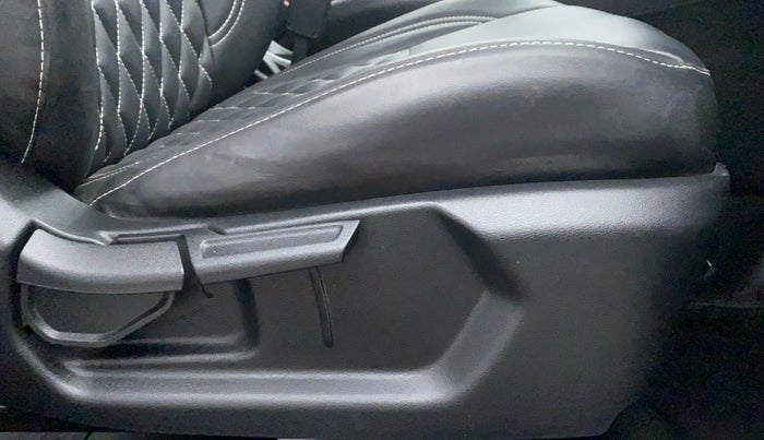 2020 Hyundai VENUE S Plus MT 1.2 Kappa, Petrol, Manual, 1,343 km, Driver Side Adjustment Panel