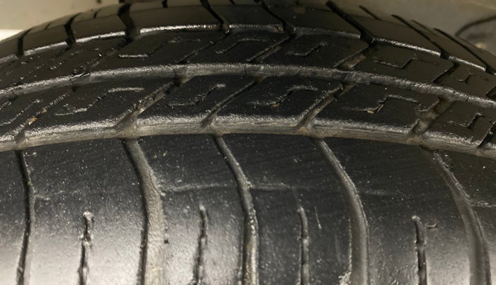 2017 Maruti Eeco 5 STR WITH AC PLUSHTR, Petrol, Manual, 17,295 km, Left Front Tyre Tread