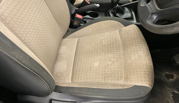 2016 Hyundai Elite i20 Sportz 1.2 VTVT MT, Petrol, Manual, 37,329 km, Driver seat - Cover slightly stained