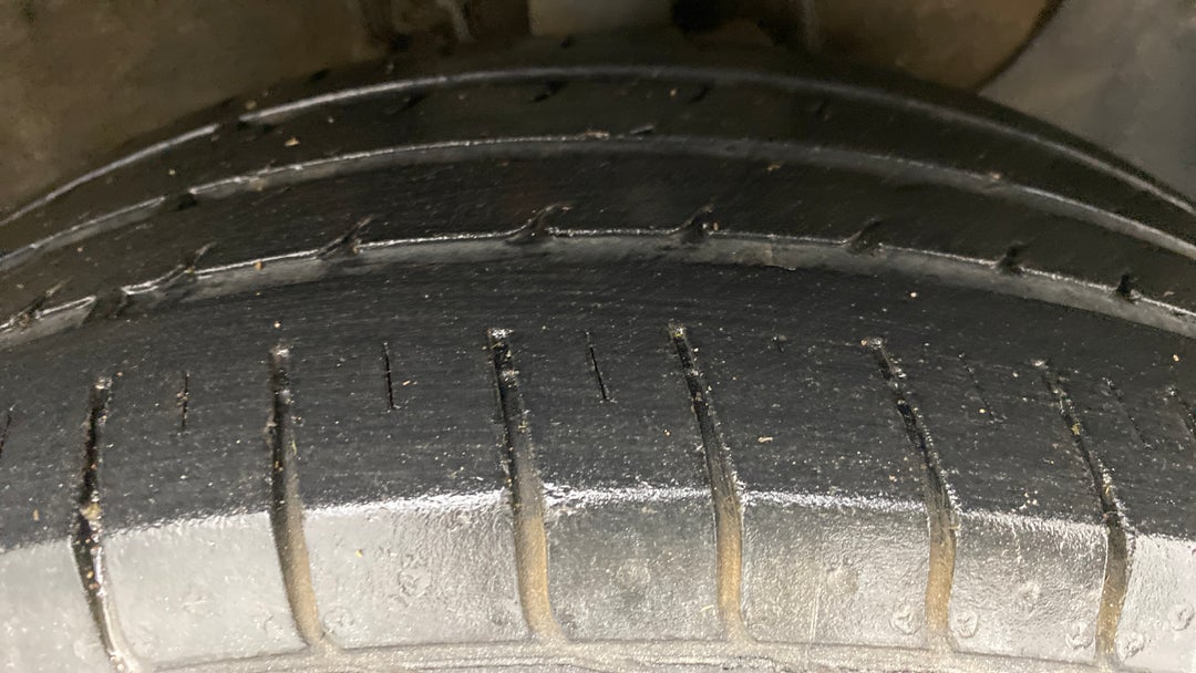 Right Front Tyre Tread