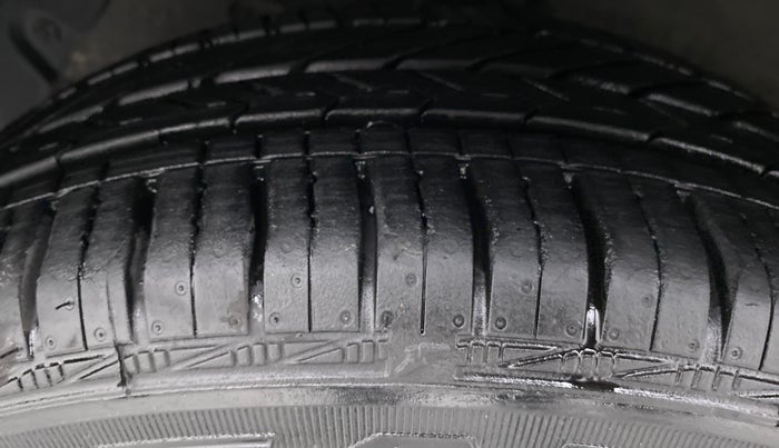 2016 Hyundai Grand i10 SPORTZ 1.2 KAPPA VTVT, Petrol, Manual, 54,008 km, Left Front Tyre Tread