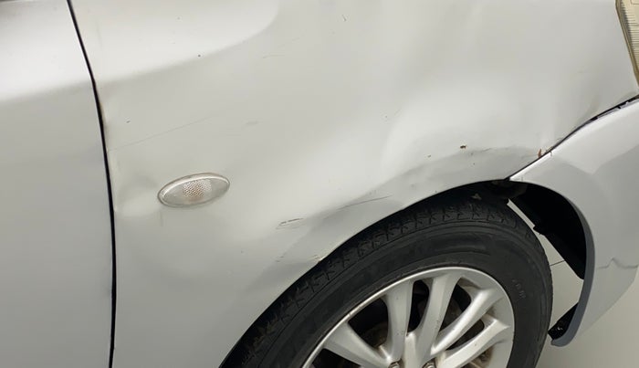 2011 Toyota Etios VX, Petrol, Manual, 1,00,010 km, Right fender - Slight discoloration