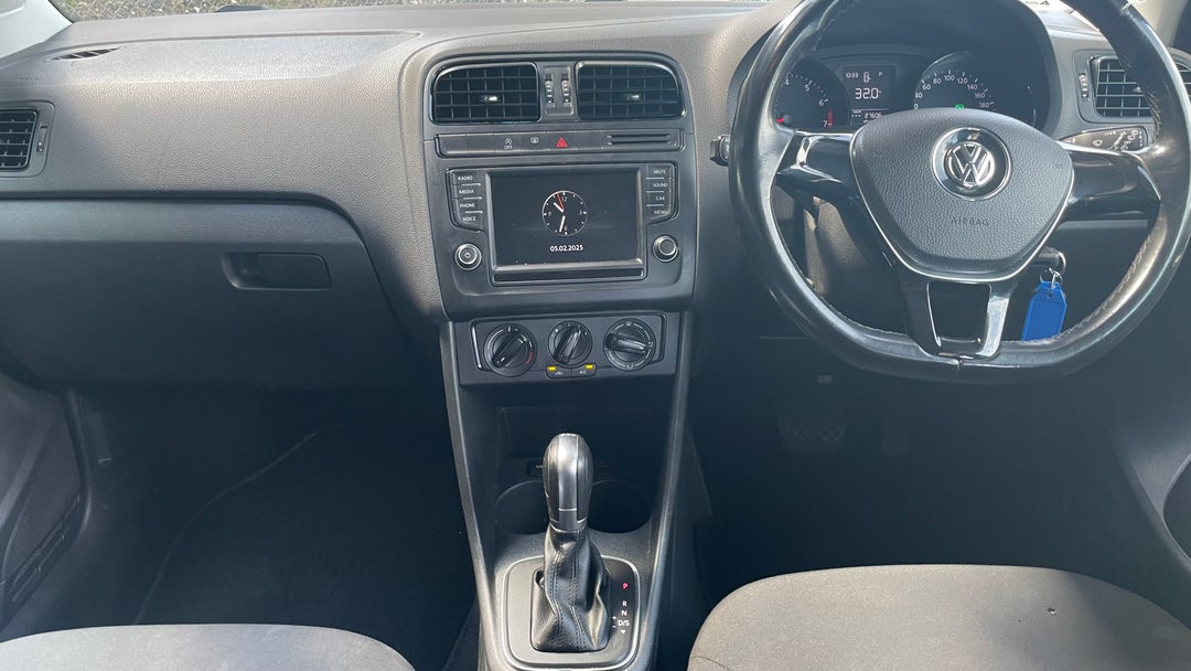 2017 Volkswagen Polo Urban (66tsi), Automatic, 104429 km, Center Console