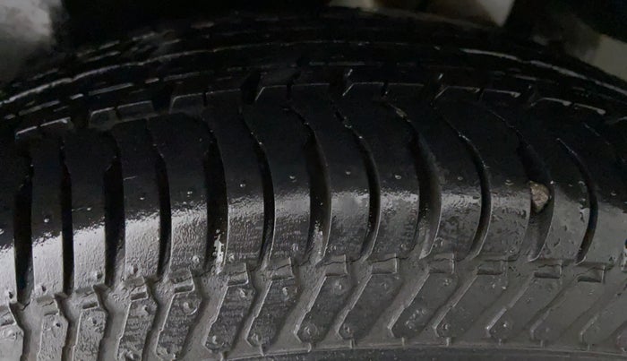 2015 Maruti Swift Dzire VXI, Petrol, Manual, 22,020 km, Left Rear Tyre Tread