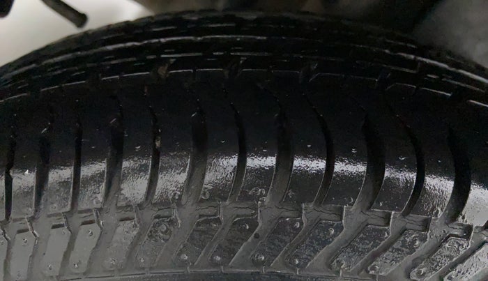 2015 Maruti Swift Dzire VXI, Petrol, Manual, 22,020 km, Right Rear Tyre Tread