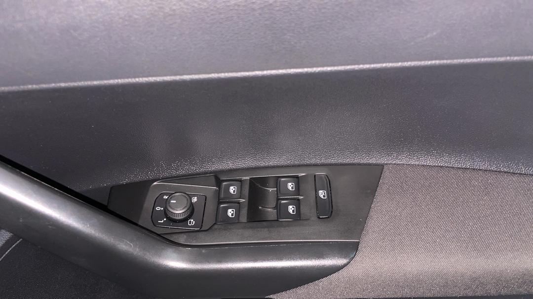 2024 Volkswagen Polo Life, Automatic, 28330 km, Drivers Side Door Panel Controls
