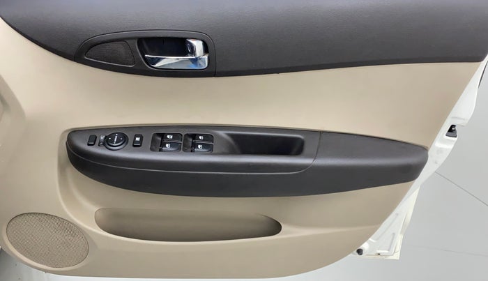 2012 Hyundai i20 SPORTZ 1.4 CRDI, Diesel, Manual, 94,940 km, Driver Side Door Panels Control